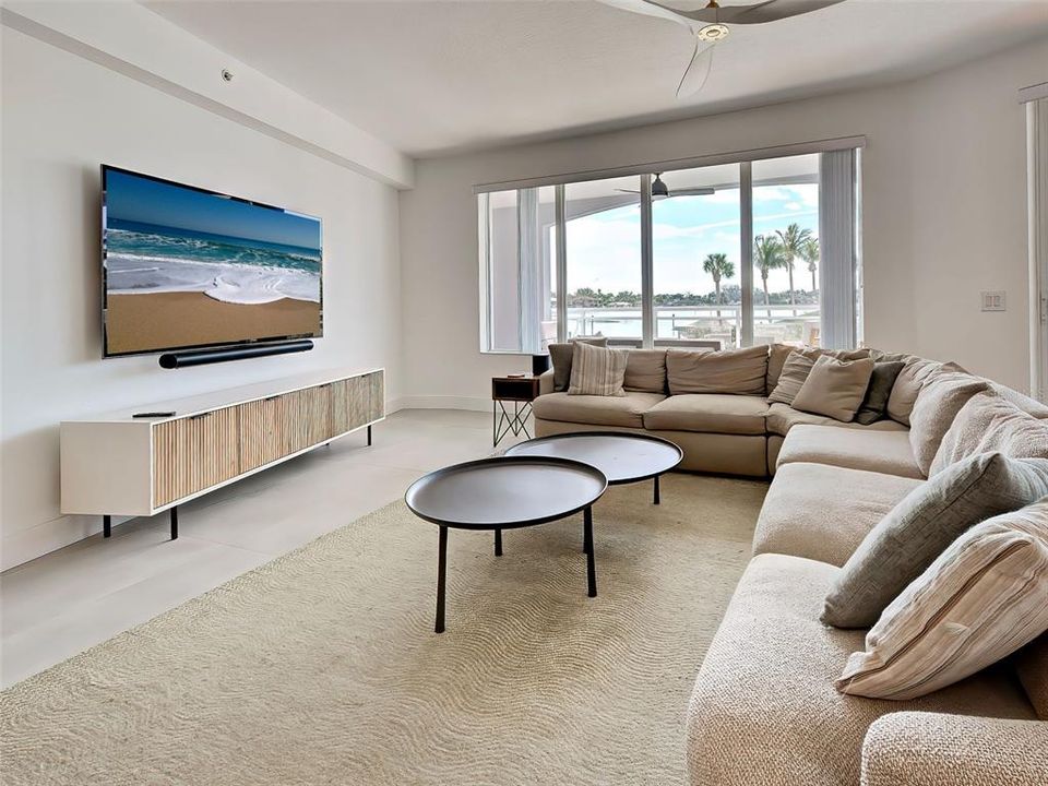 For Sale: $799,000 (2 beds, 2 baths, 1833 Square Feet)