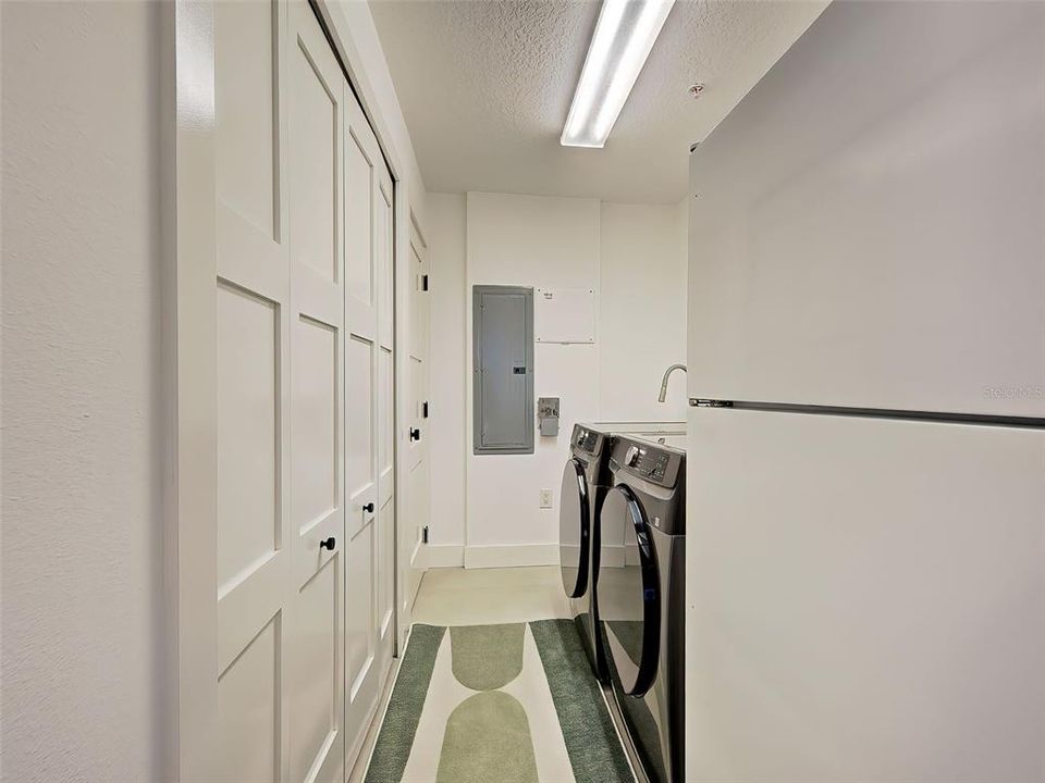 For Sale: $799,000 (2 beds, 2 baths, 1833 Square Feet)