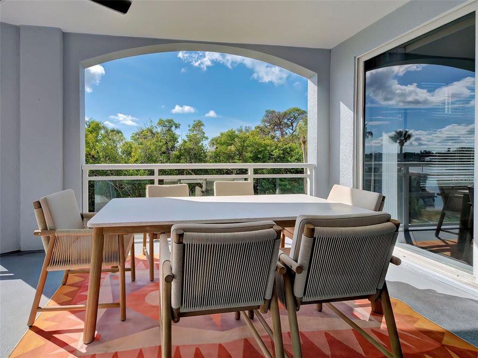For Sale: $799,000 (2 beds, 2 baths, 1833 Square Feet)
