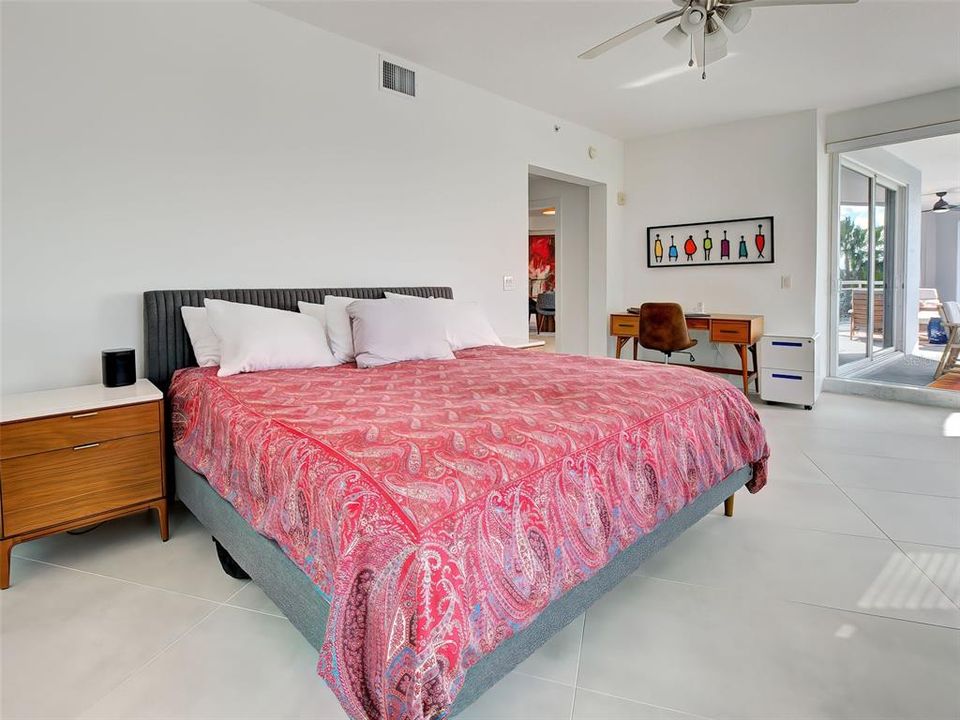 For Sale: $799,000 (2 beds, 2 baths, 1833 Square Feet)