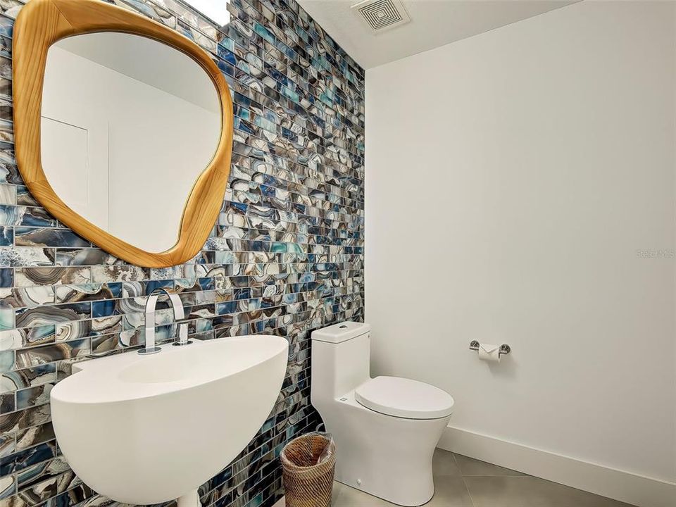 For Sale: $799,000 (2 beds, 2 baths, 1833 Square Feet)
