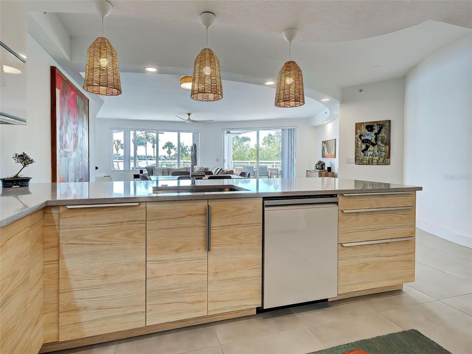 For Sale: $799,000 (2 beds, 2 baths, 1833 Square Feet)
