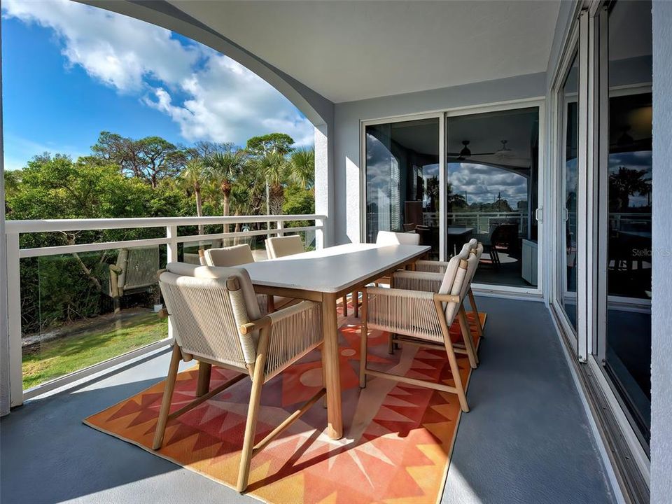 For Sale: $799,000 (2 beds, 2 baths, 1833 Square Feet)