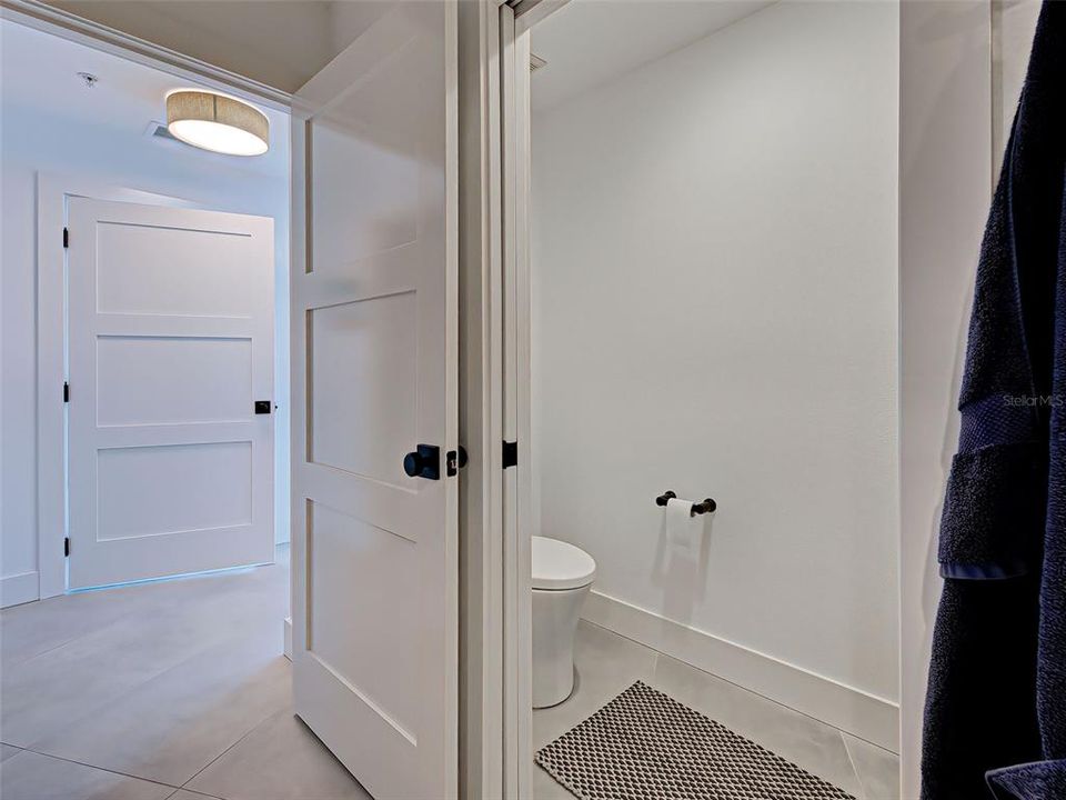 For Sale: $799,000 (2 beds, 2 baths, 1833 Square Feet)