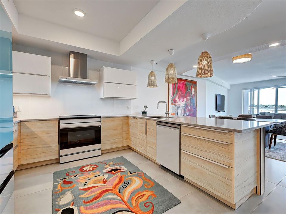 For Sale: $799,000 (2 beds, 2 baths, 1833 Square Feet)