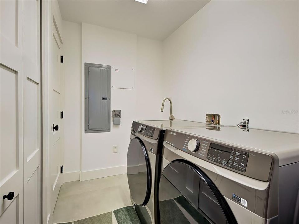 For Sale: $799,000 (2 beds, 2 baths, 1833 Square Feet)