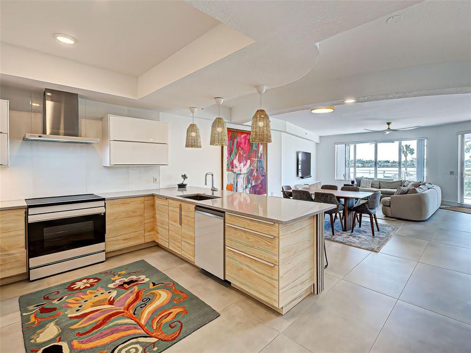 For Sale: $799,000 (2 beds, 2 baths, 1833 Square Feet)