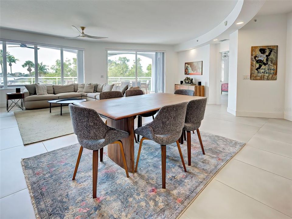 For Sale: $799,000 (2 beds, 2 baths, 1833 Square Feet)