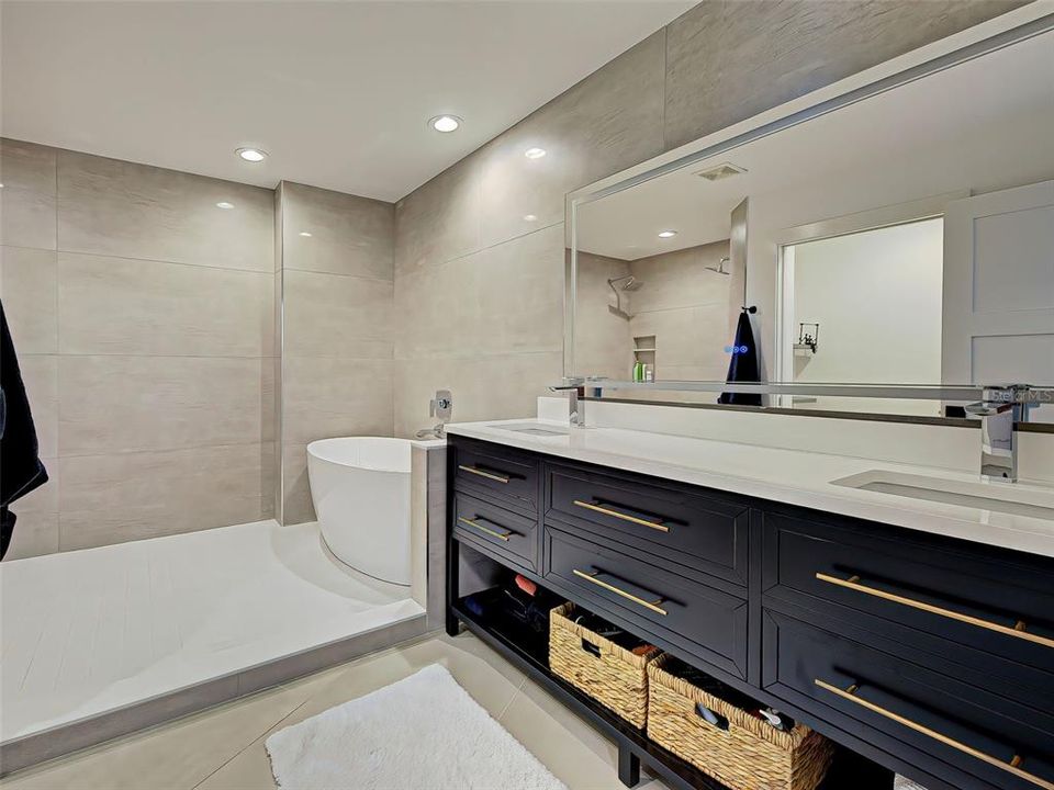 For Sale: $799,000 (2 beds, 2 baths, 1833 Square Feet)