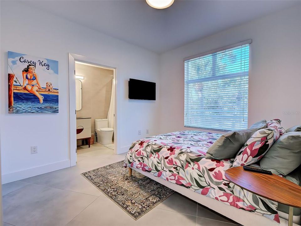 For Sale: $799,000 (2 beds, 2 baths, 1833 Square Feet)