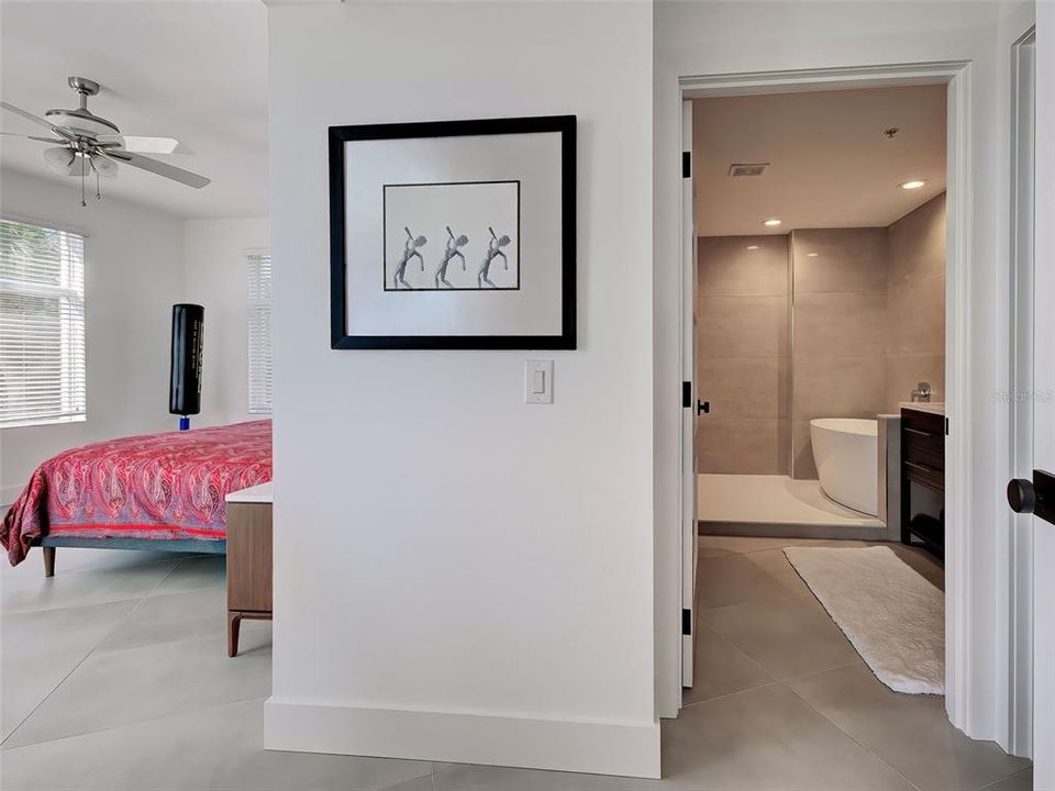 For Sale: $799,000 (2 beds, 2 baths, 1833 Square Feet)