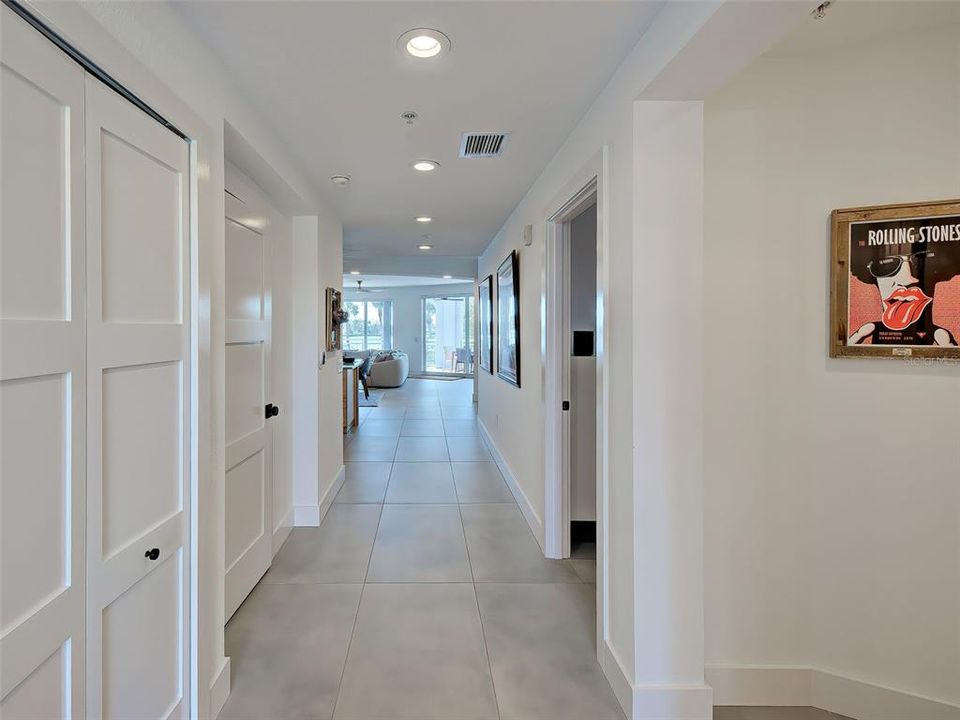 For Sale: $799,000 (2 beds, 2 baths, 1833 Square Feet)