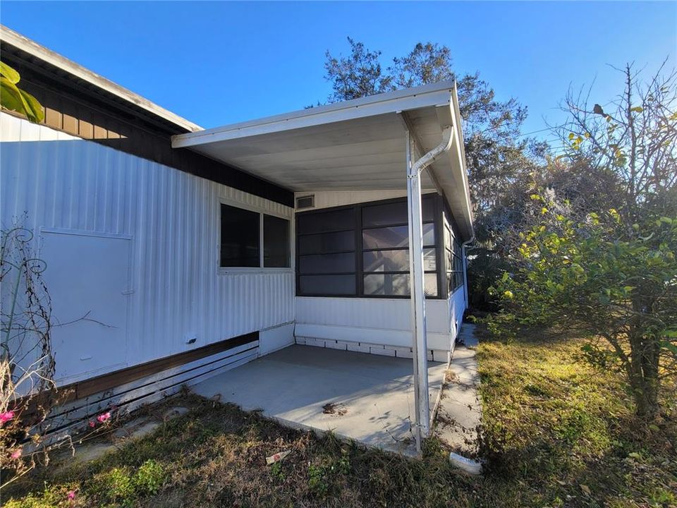 For Sale: $78,000 (2 beds, 1 baths, 784 Square Feet)