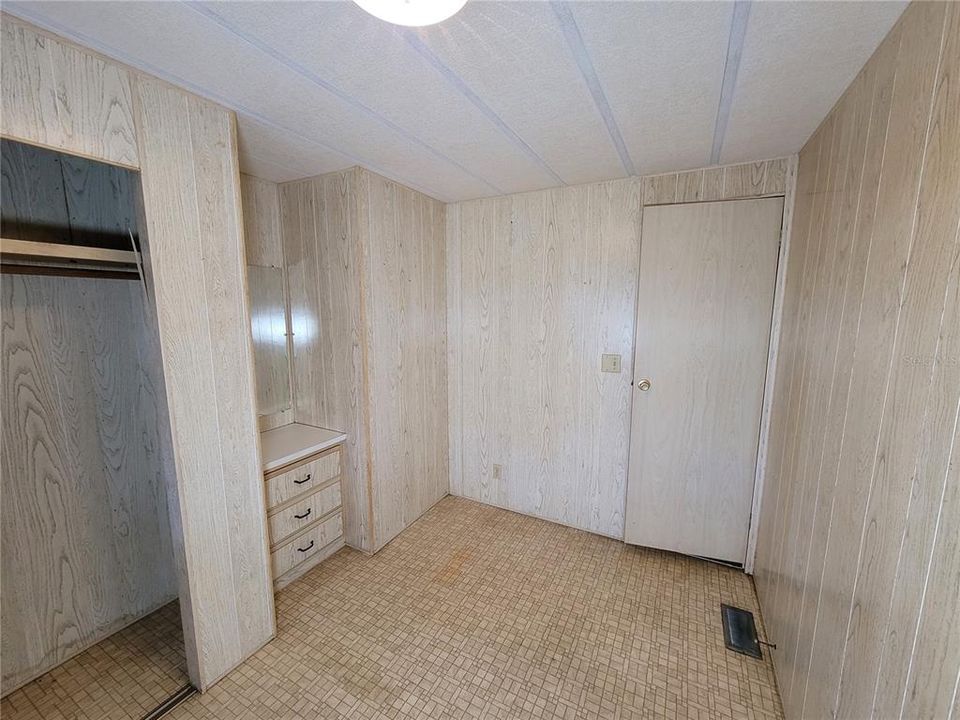 For Sale: $78,000 (2 beds, 1 baths, 784 Square Feet)