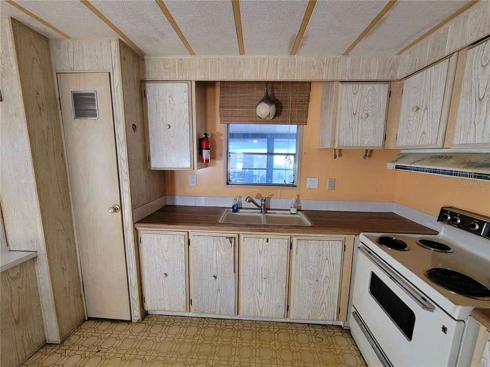 For Sale: $78,000 (2 beds, 1 baths, 784 Square Feet)