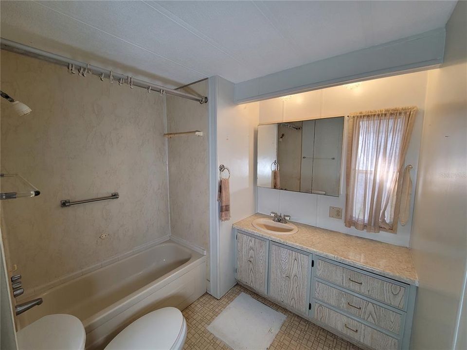 For Sale: $78,000 (2 beds, 1 baths, 784 Square Feet)