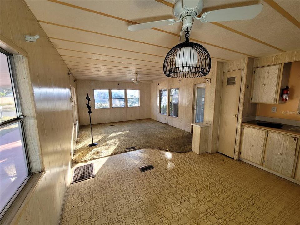 For Sale: $78,000 (2 beds, 1 baths, 784 Square Feet)