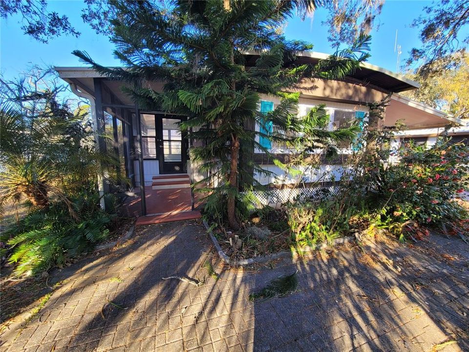 For Sale: $78,000 (2 beds, 1 baths, 784 Square Feet)