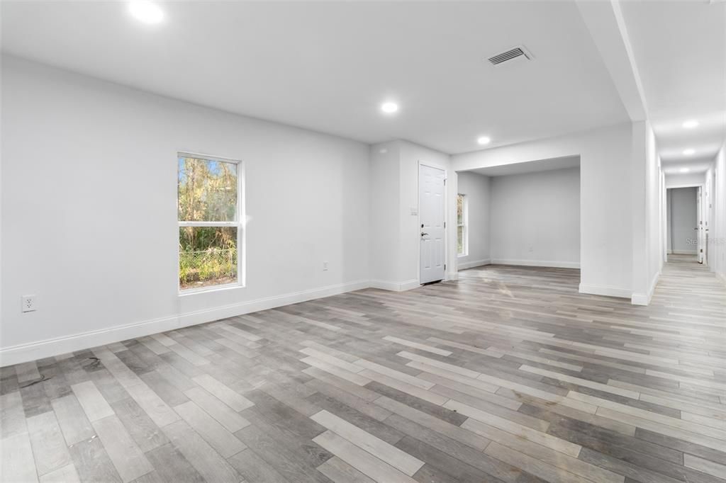 На продажу: $199,900 (3 спален, 2 ванн, 1358 Квадратных фут)