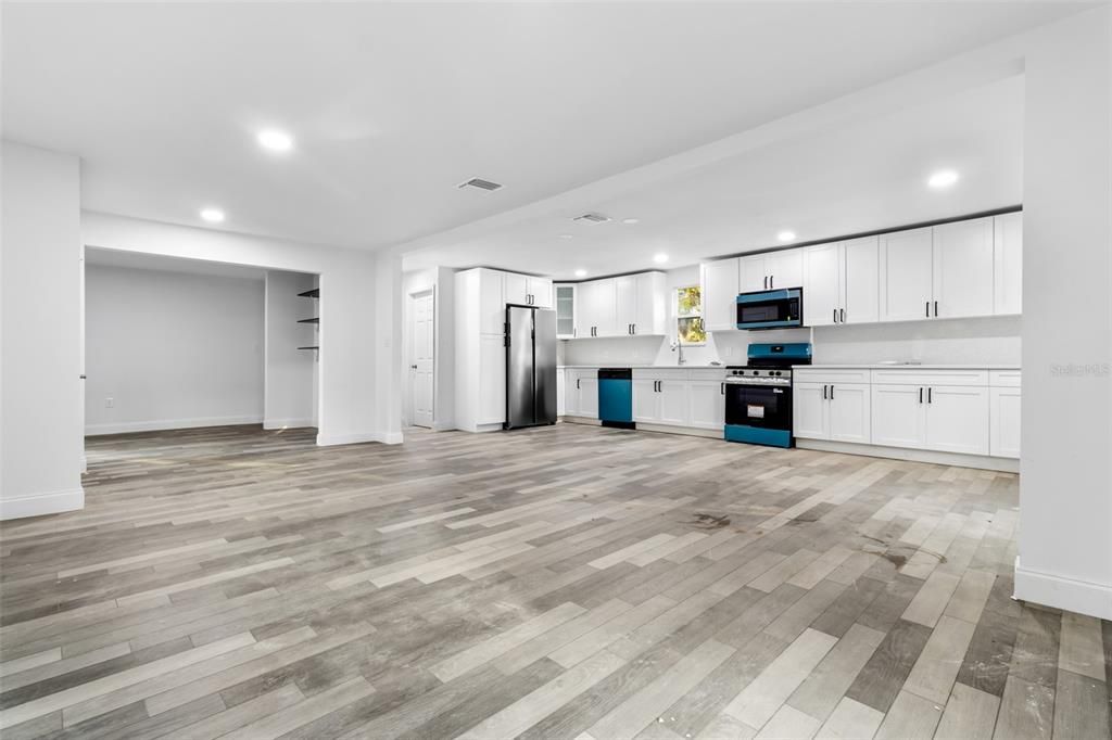 На продажу: $199,900 (3 спален, 2 ванн, 1358 Квадратных фут)