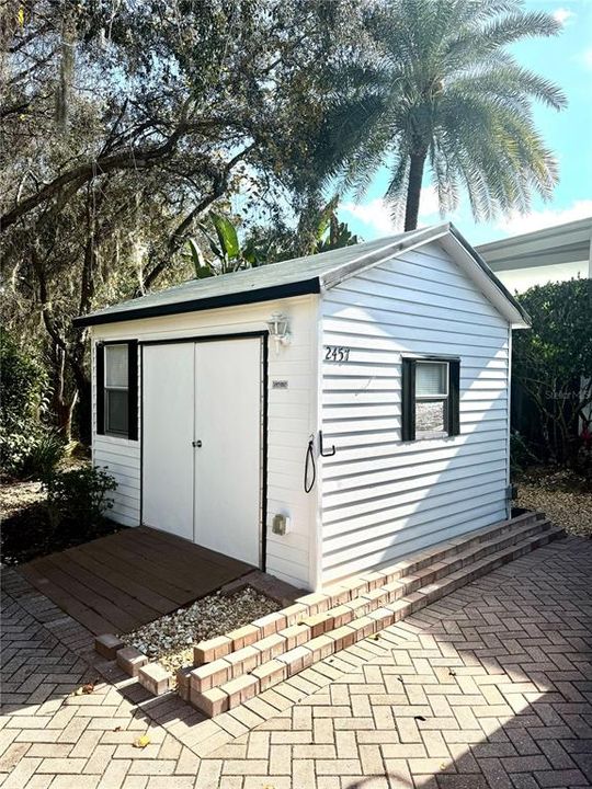На продажу: $112,000 (0.08 acres)