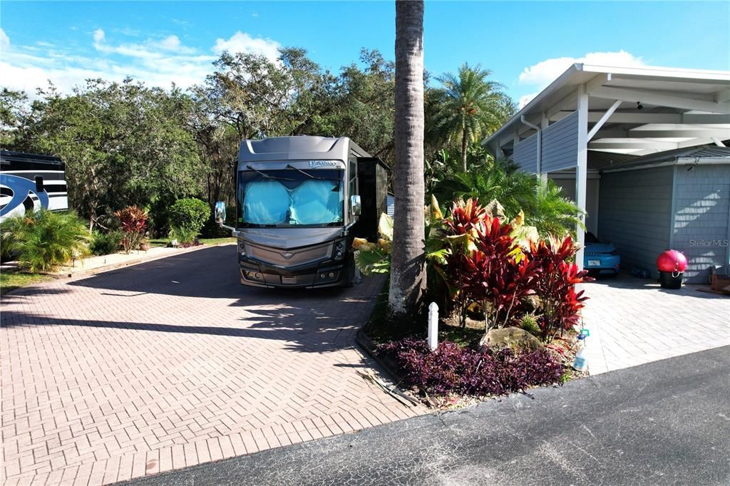 На продажу: $112,000 (0.08 acres)
