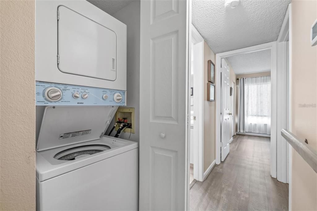 Active With Contract: $1,650 (2 beds, 2 baths, 1036 Square Feet)