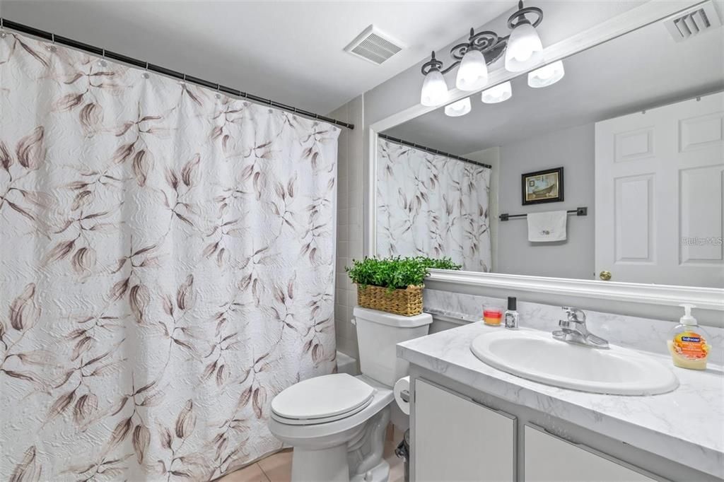 Active With Contract: $1,650 (2 beds, 2 baths, 1036 Square Feet)
