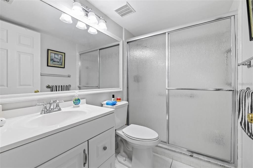 Active With Contract: $1,650 (2 beds, 2 baths, 1036 Square Feet)