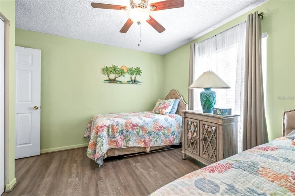 Active With Contract: $1,650 (2 beds, 2 baths, 1036 Square Feet)