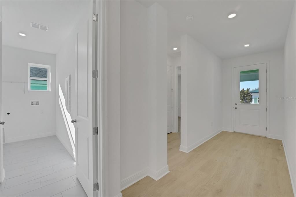 Под контрактом: $304,990 (2 спален, 2 ванн, 1812 Квадратных фут)