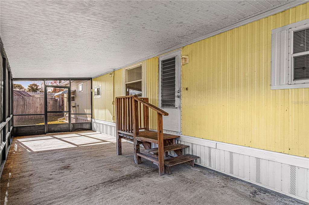 For Sale: $117,000 (2 beds, 1 baths, 586 Square Feet)