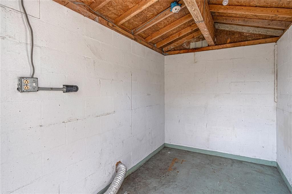For Sale: $117,000 (2 beds, 1 baths, 586 Square Feet)