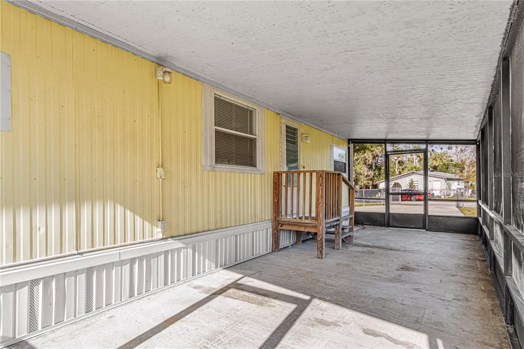 For Sale: $117,000 (2 beds, 1 baths, 586 Square Feet)