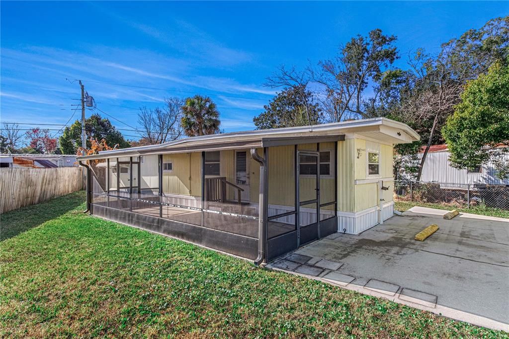 For Sale: $117,000 (2 beds, 1 baths, 586 Square Feet)