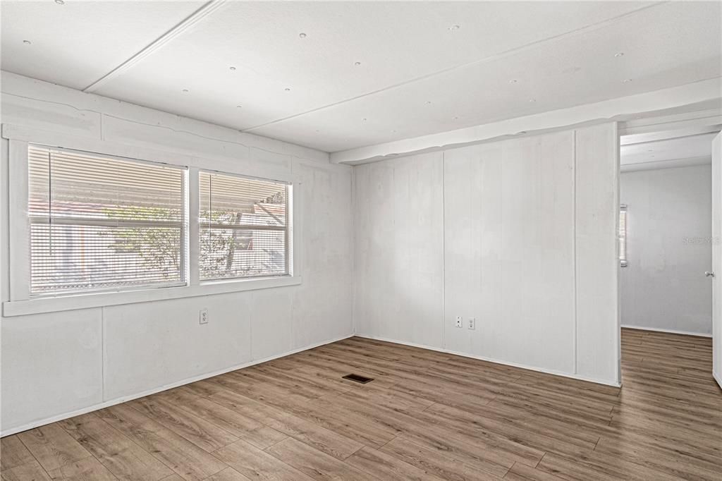 For Sale: $117,000 (2 beds, 1 baths, 586 Square Feet)