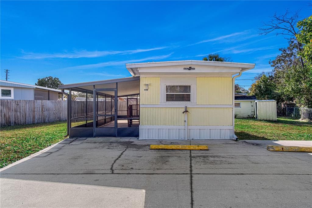 For Sale: $117,000 (2 beds, 1 baths, 586 Square Feet)