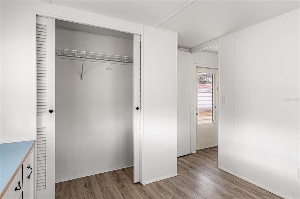 For Sale: $117,000 (2 beds, 1 baths, 586 Square Feet)