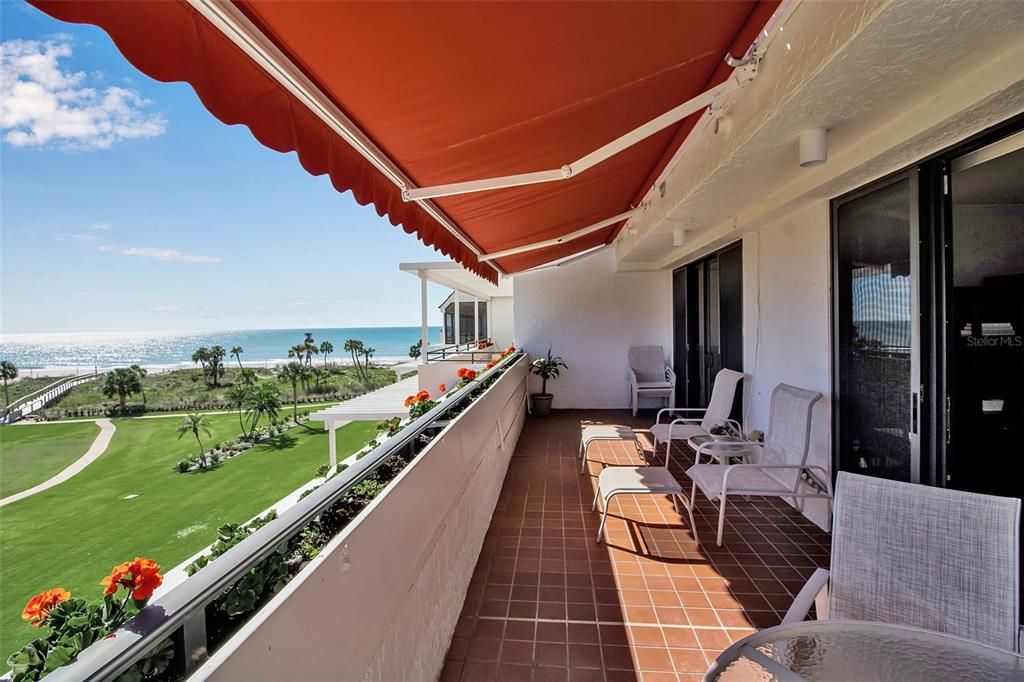 For Sale: $1,395,000 (2 beds, 2 baths, 1569 Square Feet)