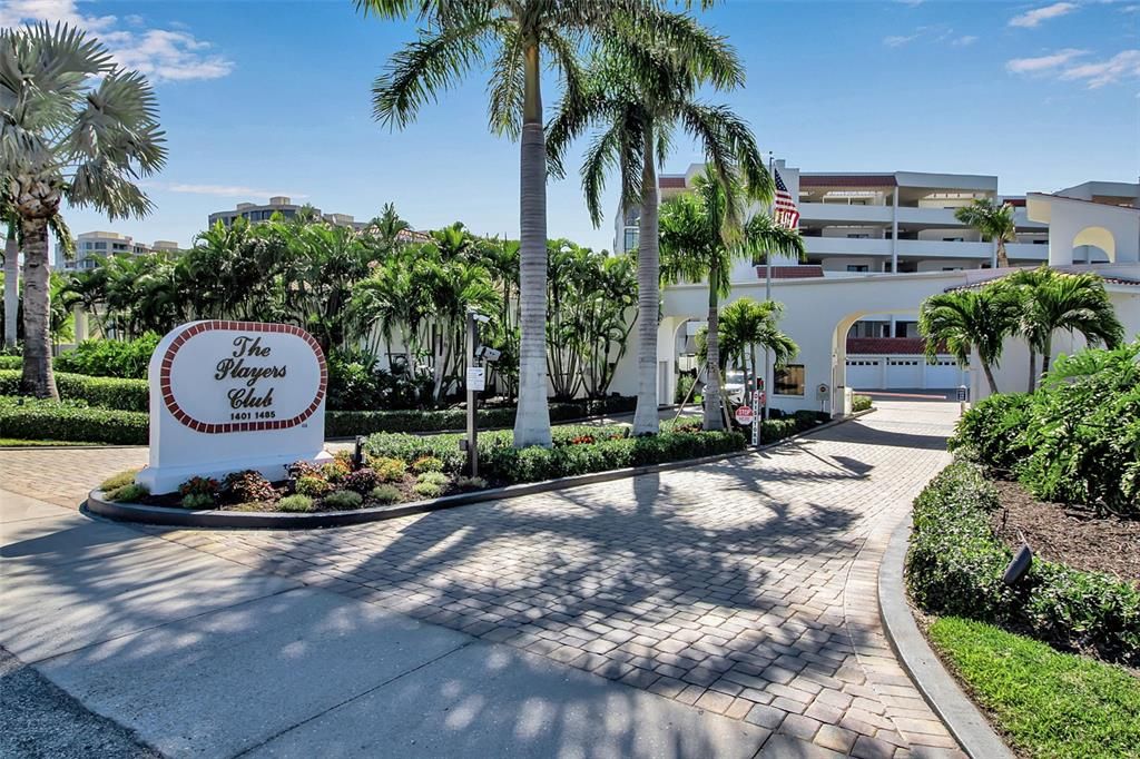 For Sale: $1,395,000 (2 beds, 2 baths, 1569 Square Feet)