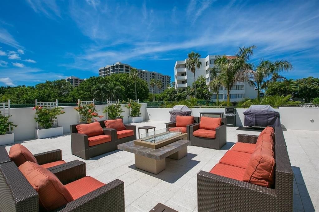 For Sale: $1,395,000 (2 beds, 2 baths, 1569 Square Feet)