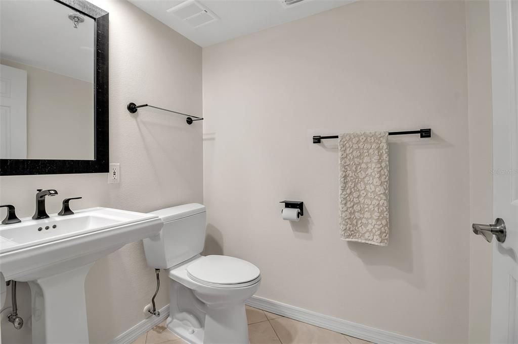 For Sale: $1,395,000 (2 beds, 2 baths, 1569 Square Feet)