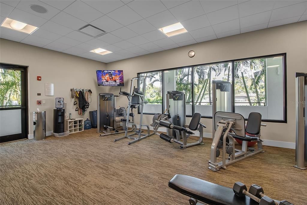 For Sale: $1,395,000 (2 beds, 2 baths, 1569 Square Feet)