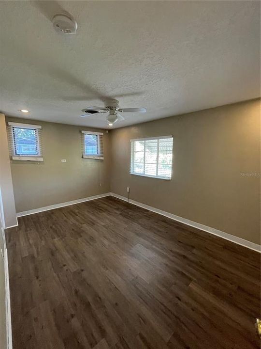 待售: $329,900 (5 贝兹, 0 浴室, 2477 平方英尺)