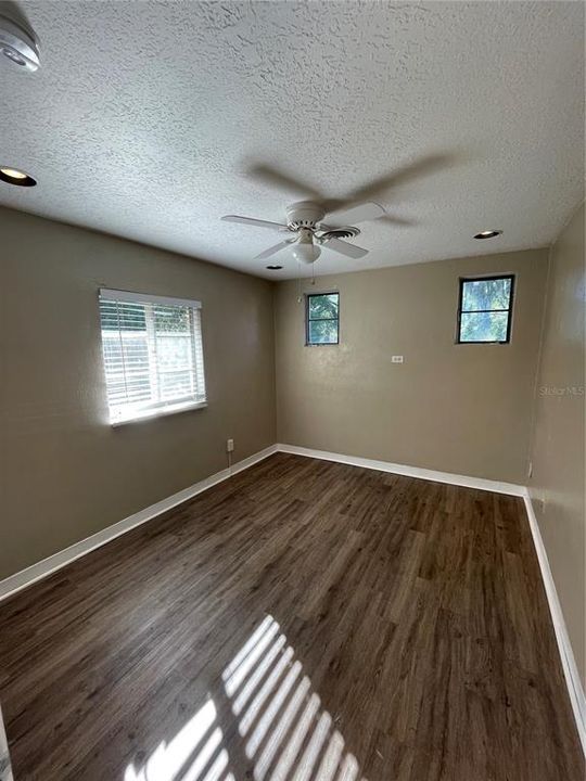 待售: $329,900 (5 贝兹, 0 浴室, 2477 平方英尺)