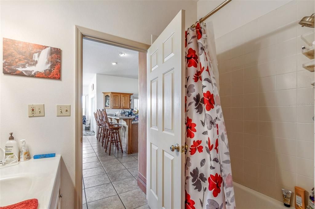 En Venta: $824,900 (4 camas, 3 baños, 2676 Pies cuadrados)