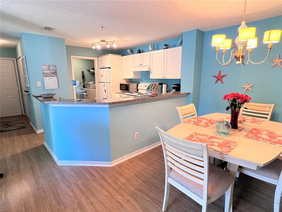 Activo con contrato: $229,000 (3 camas, 2 baños, 1350 Pies cuadrados)