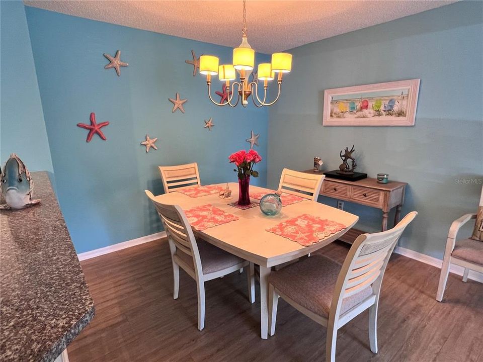 Activo con contrato: $229,000 (3 camas, 2 baños, 1350 Pies cuadrados)