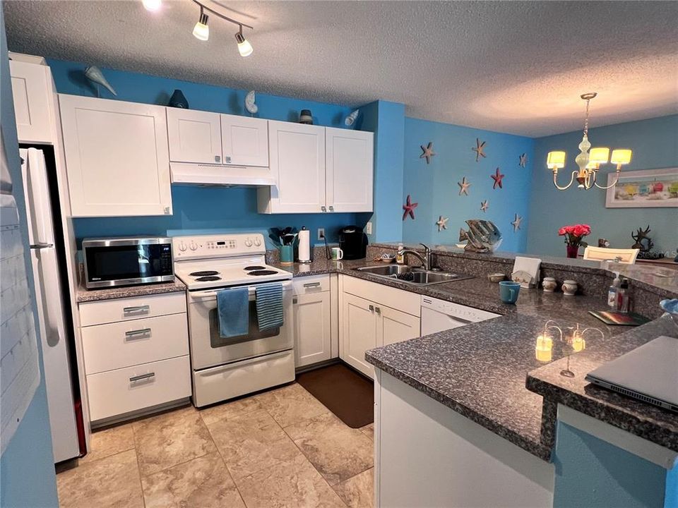 Activo con contrato: $229,000 (3 camas, 2 baños, 1350 Pies cuadrados)