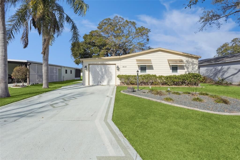 Active With Contract: $189,900 (2 beds, 2 baths, 1040 Square Feet)